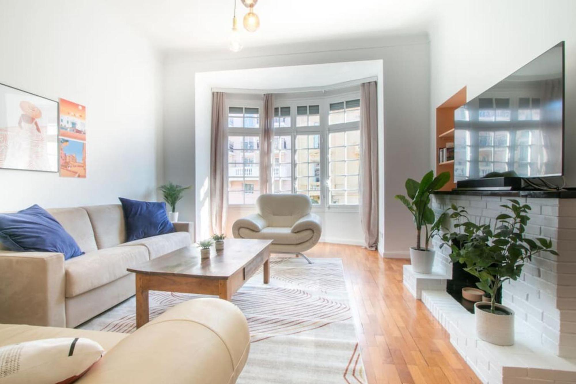 Spacious 2-Bedroom In The Centre Of Menton Bagian luar foto