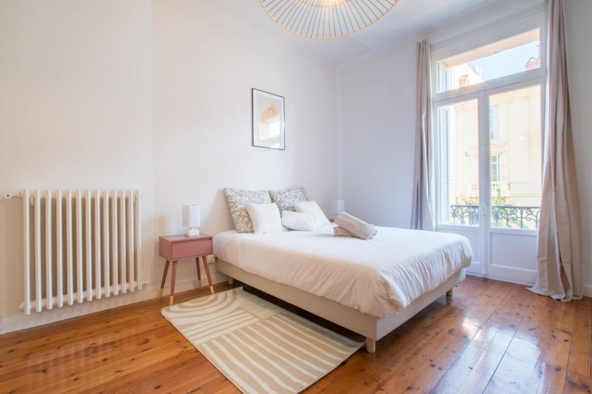 Spacious 2-Bedroom In The Centre Of Menton Bagian luar foto