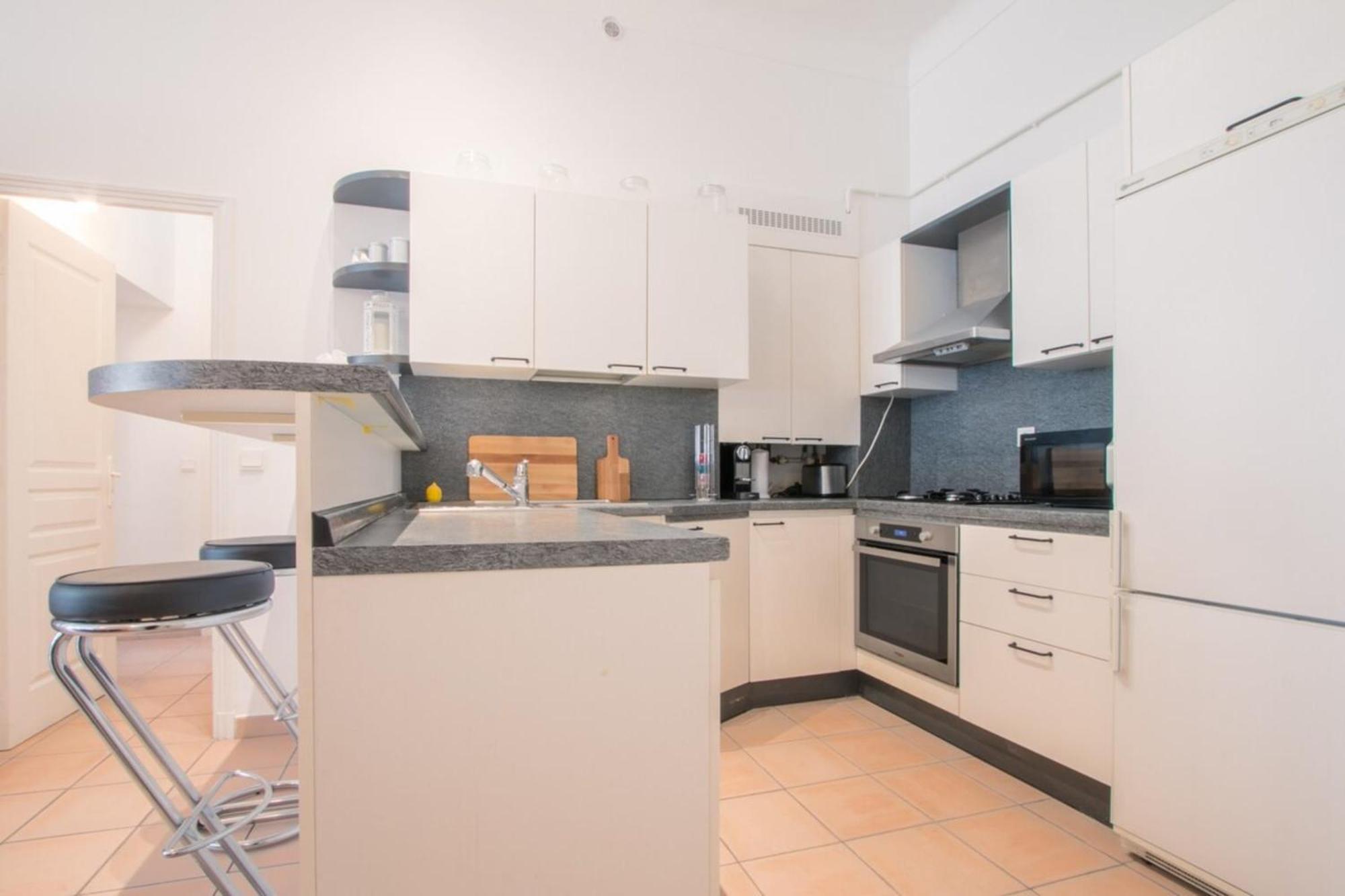 Spacious 2-Bedroom In The Centre Of Menton Bagian luar foto